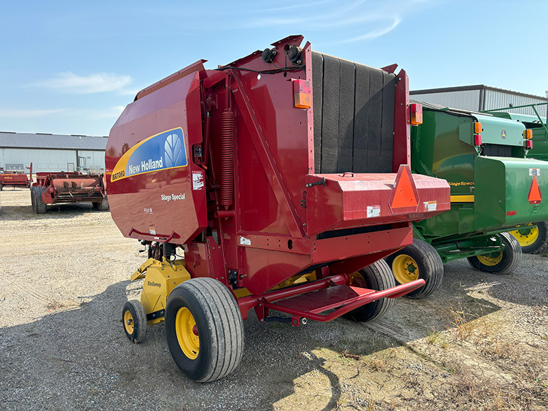 2010 New Holland BR7060 Baler/Round