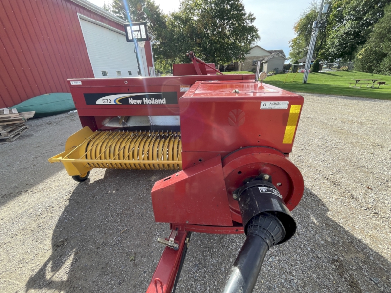 2005 New Holland 570 Baler/Square