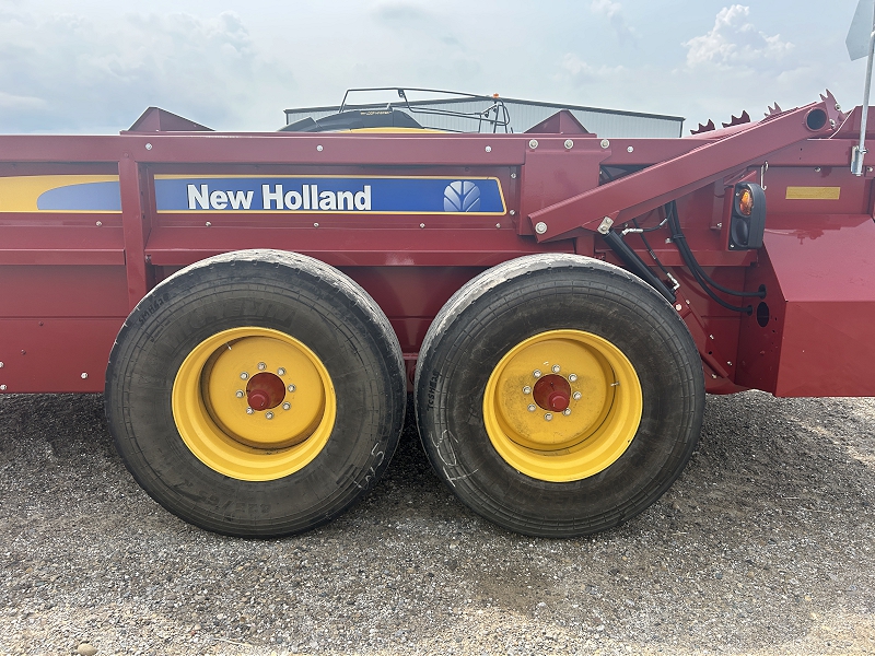 2025 New Holland 195HBS Manure Spreader