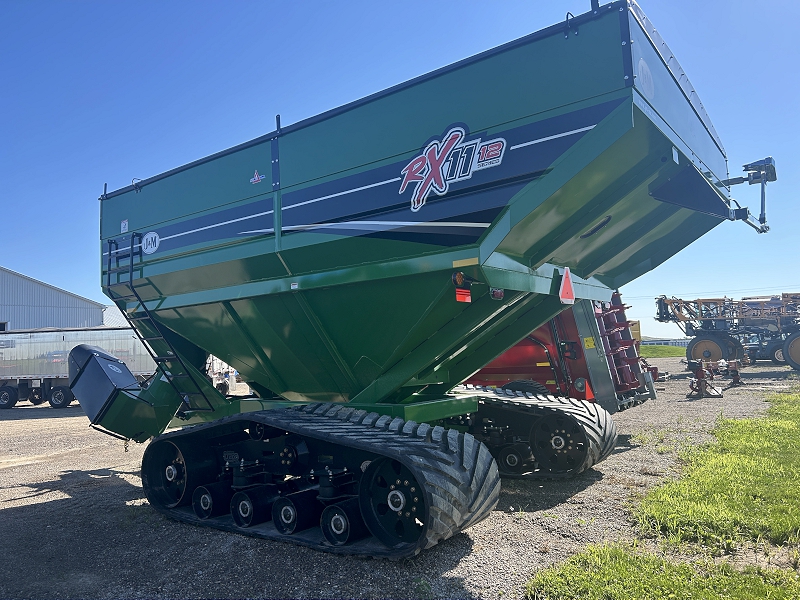 2025 J&M 1112-20T Grain Cart