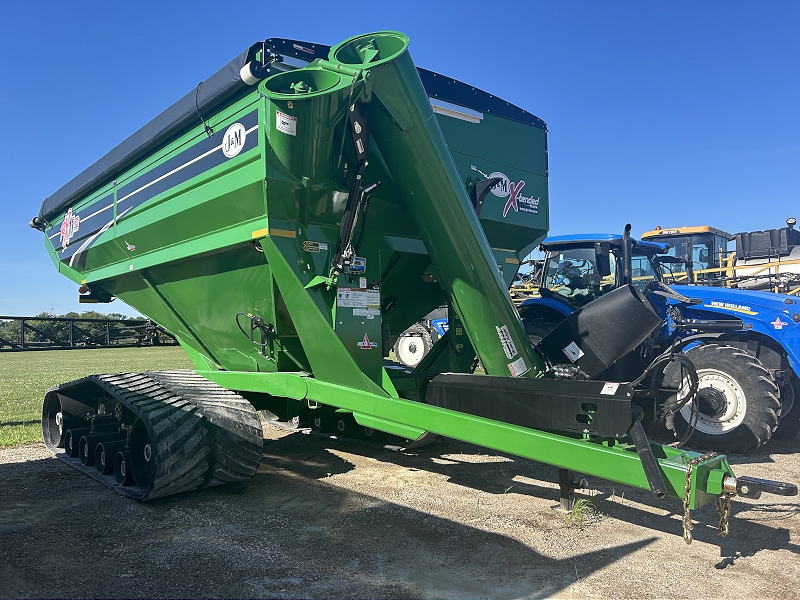 2025 J&M 1112-20T Grain Cart