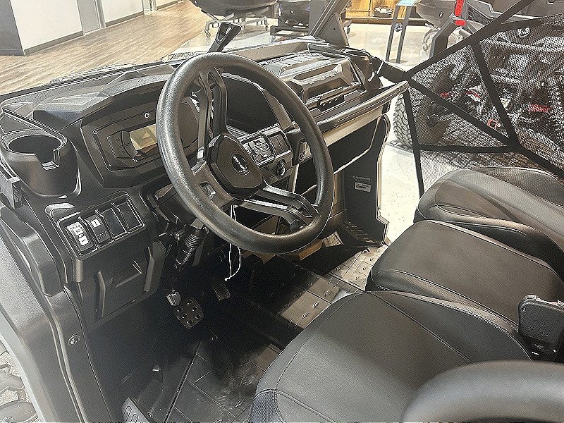 2025 Can-Am 8SSG Side by Side