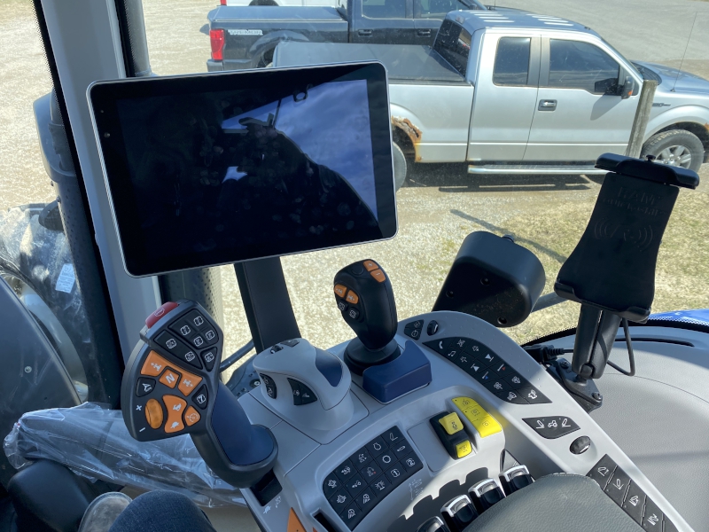 2026 New Holland T8.325  PLMI Tractor