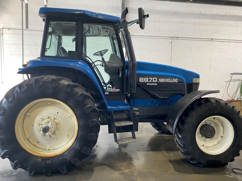 1997 New Holland 8670 Tractor