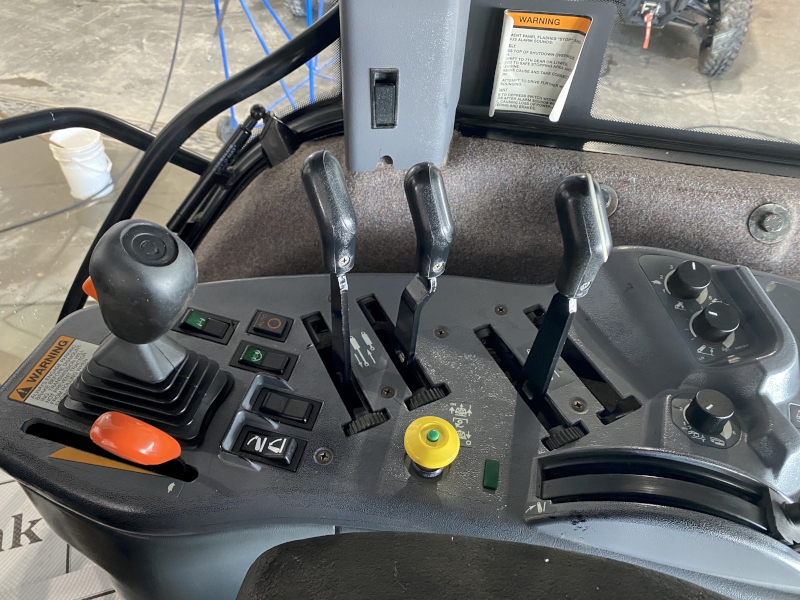 1997 New Holland 8670 Tractor