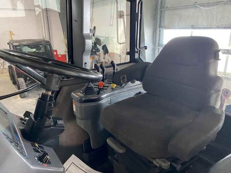 1997 New Holland 8670 Tractor