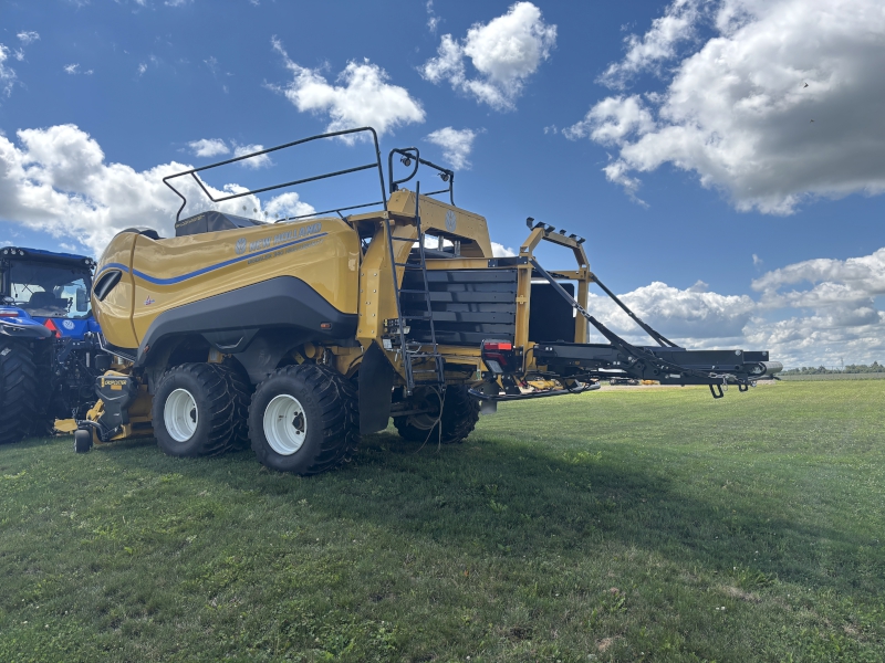 2025 New Holland BB340R HD Baler/Big Square
