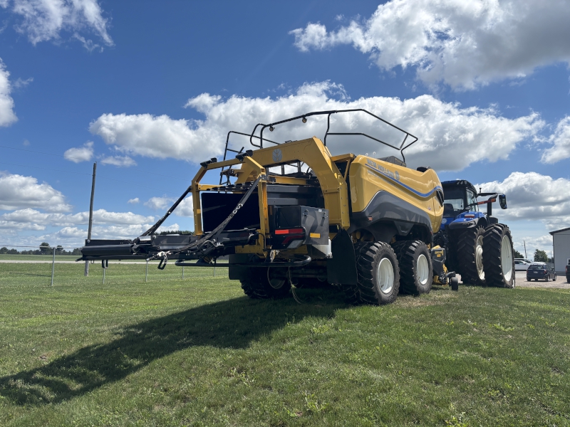 2025 New Holland BB340R HD Baler/Big Square