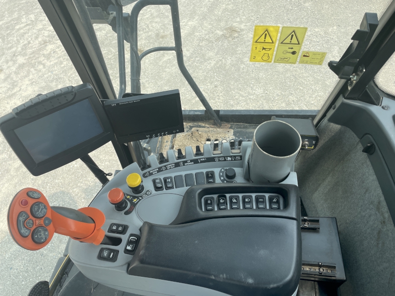 2010 New Holland FR9040 Forage Harvester