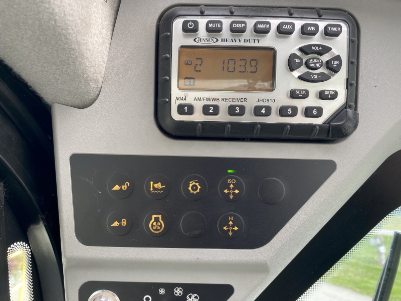 2021 JCB 215W Skid Steer Loader