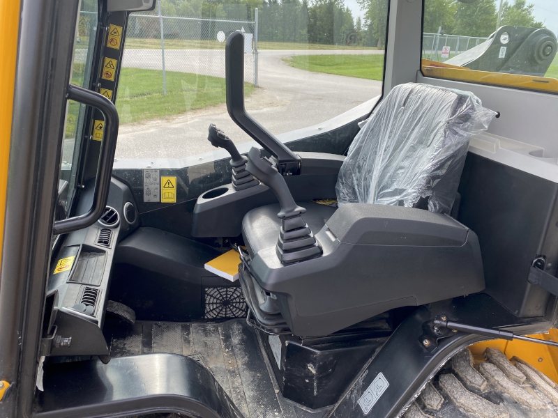 2021 JCB 215W Skid Steer Loader