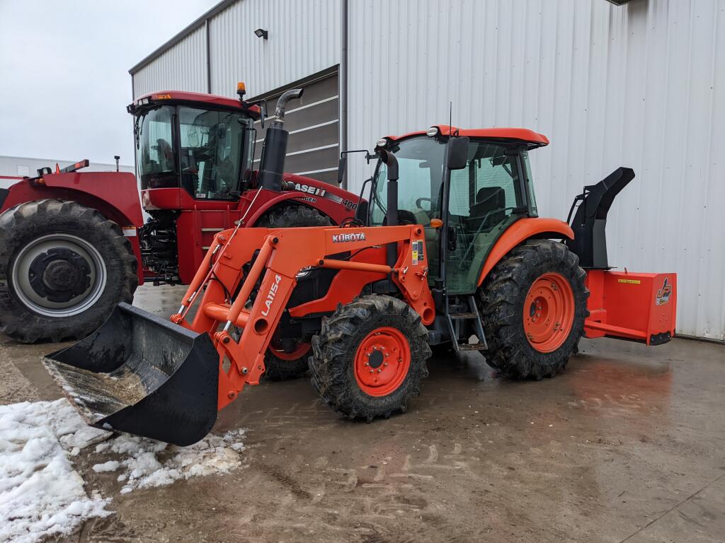 Kubota M7060D Tractor Loader