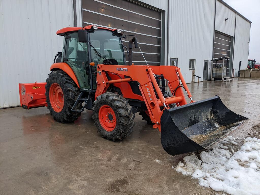 Kubota M7060D Tractor Loader