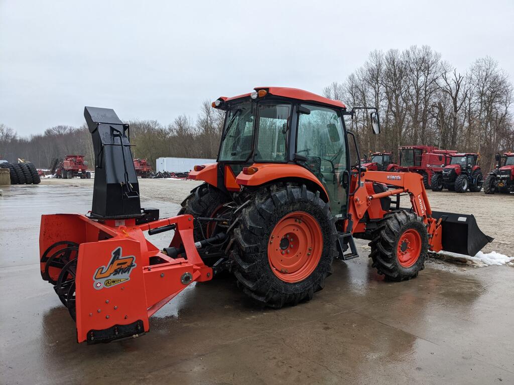 Kubota M7060D Tractor Loader