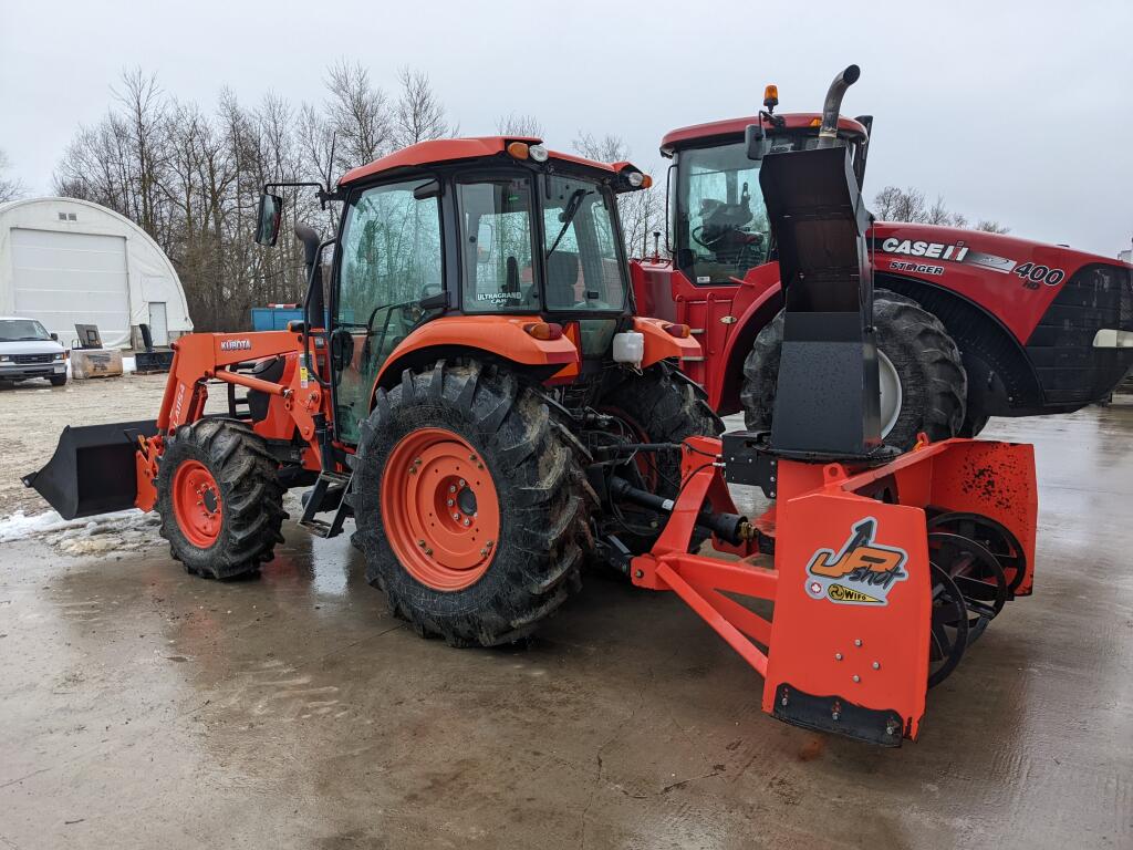 Kubota M7060D Tractor Loader