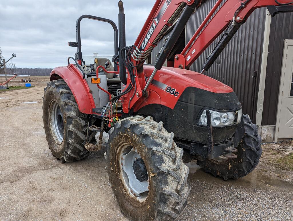 2017 Case IH Farmall 95C Tractor Loader