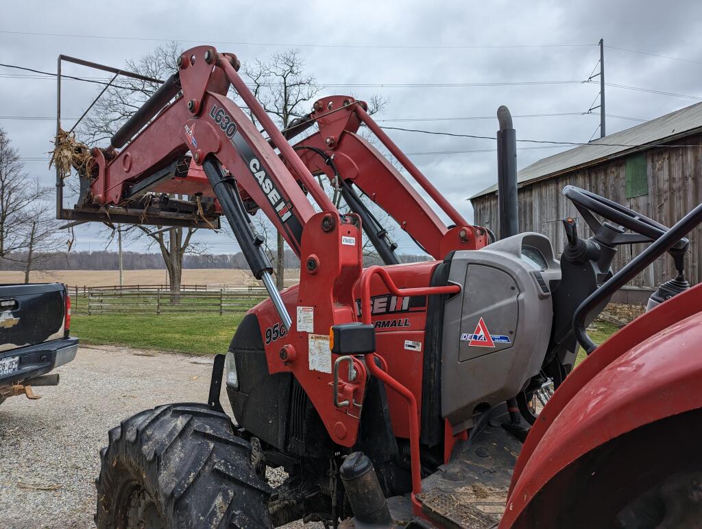 2017 Case IH Farmall 95C Tractor Loader