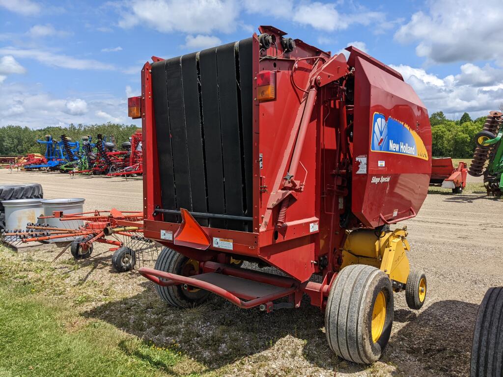 2008 New Holland BR7060 Baler/Round