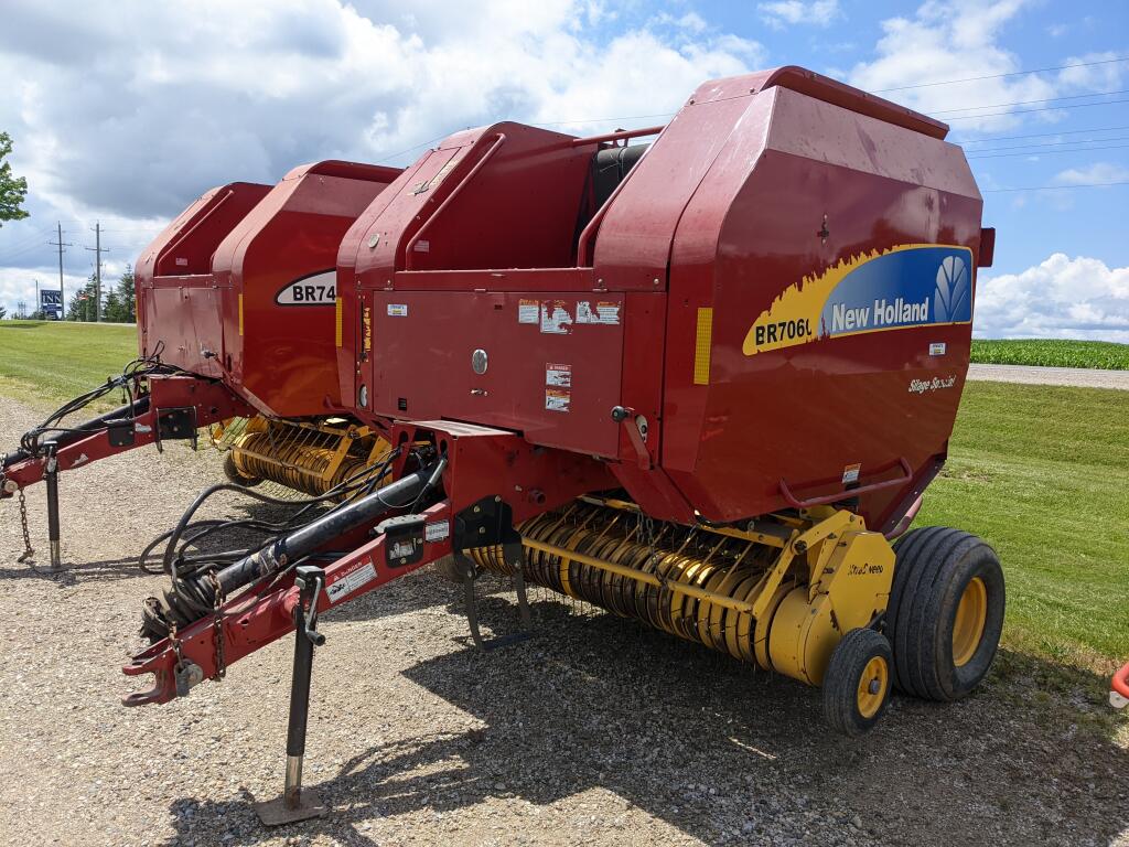 2008 New Holland BR7060 Baler/Round