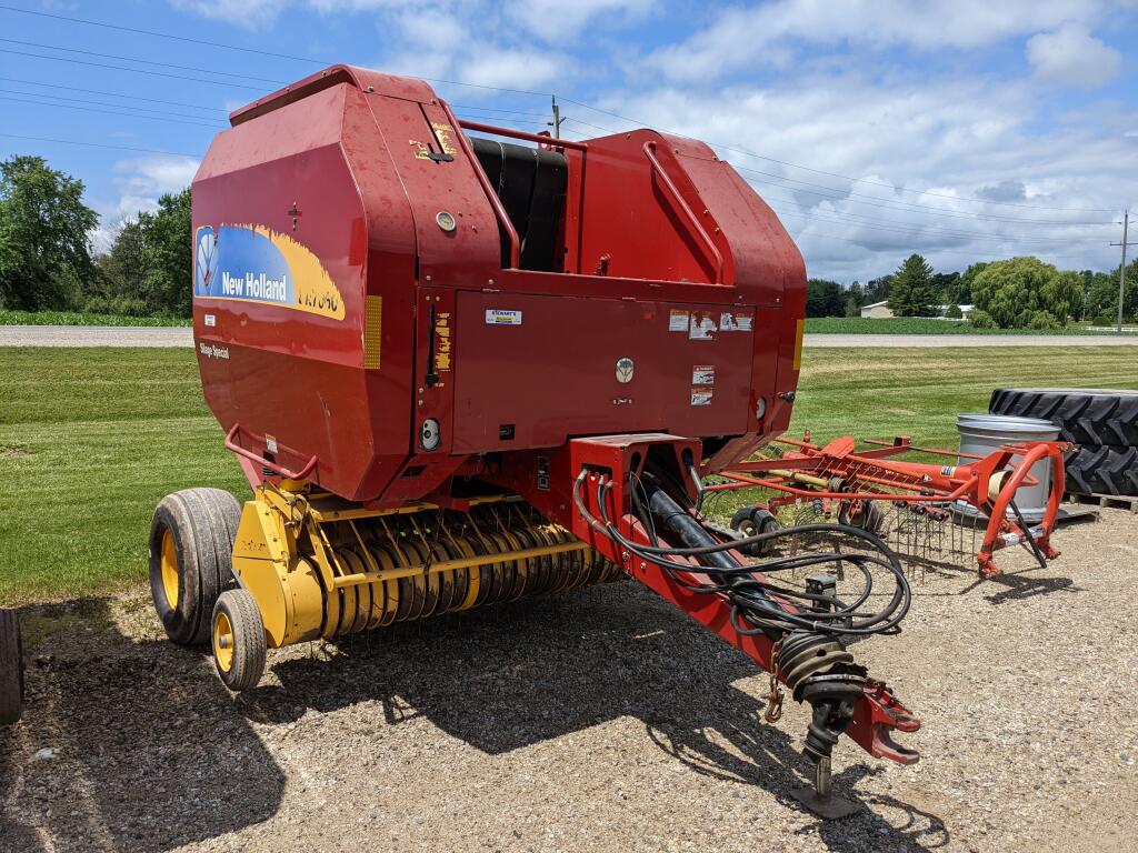 2008 New Holland BR7060 Baler/Round