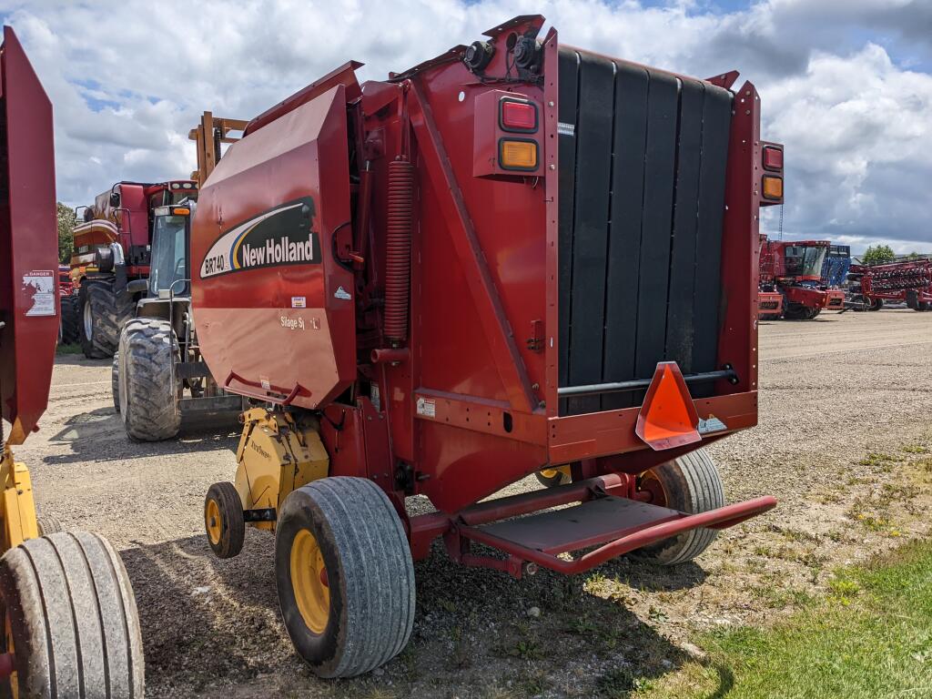 2007 New Holland BR740A Baler/Round