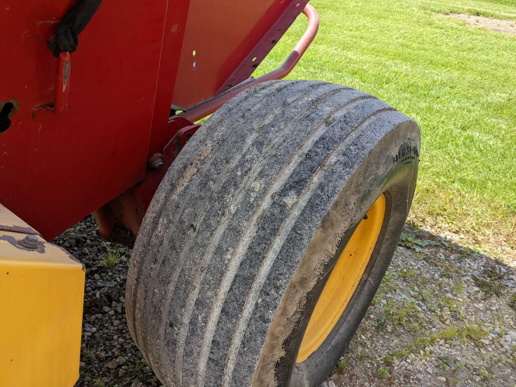 2007 New Holland BR740A Baler/Round