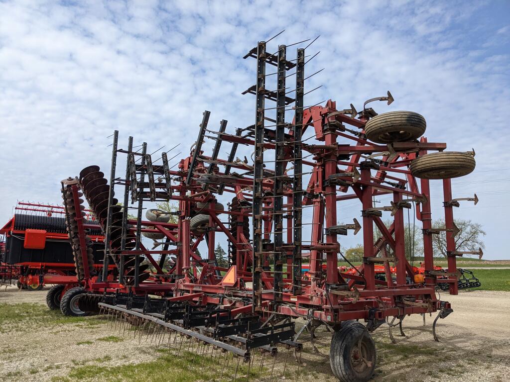 Case IH 4300 Field Cultivator