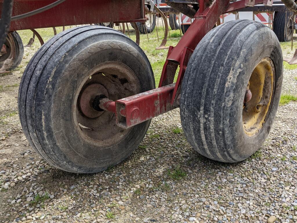 Case IH 4300 Field Cultivator