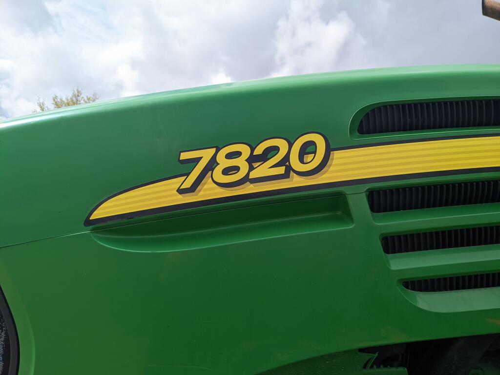 2004 John Deere 7820 IVT Tractor