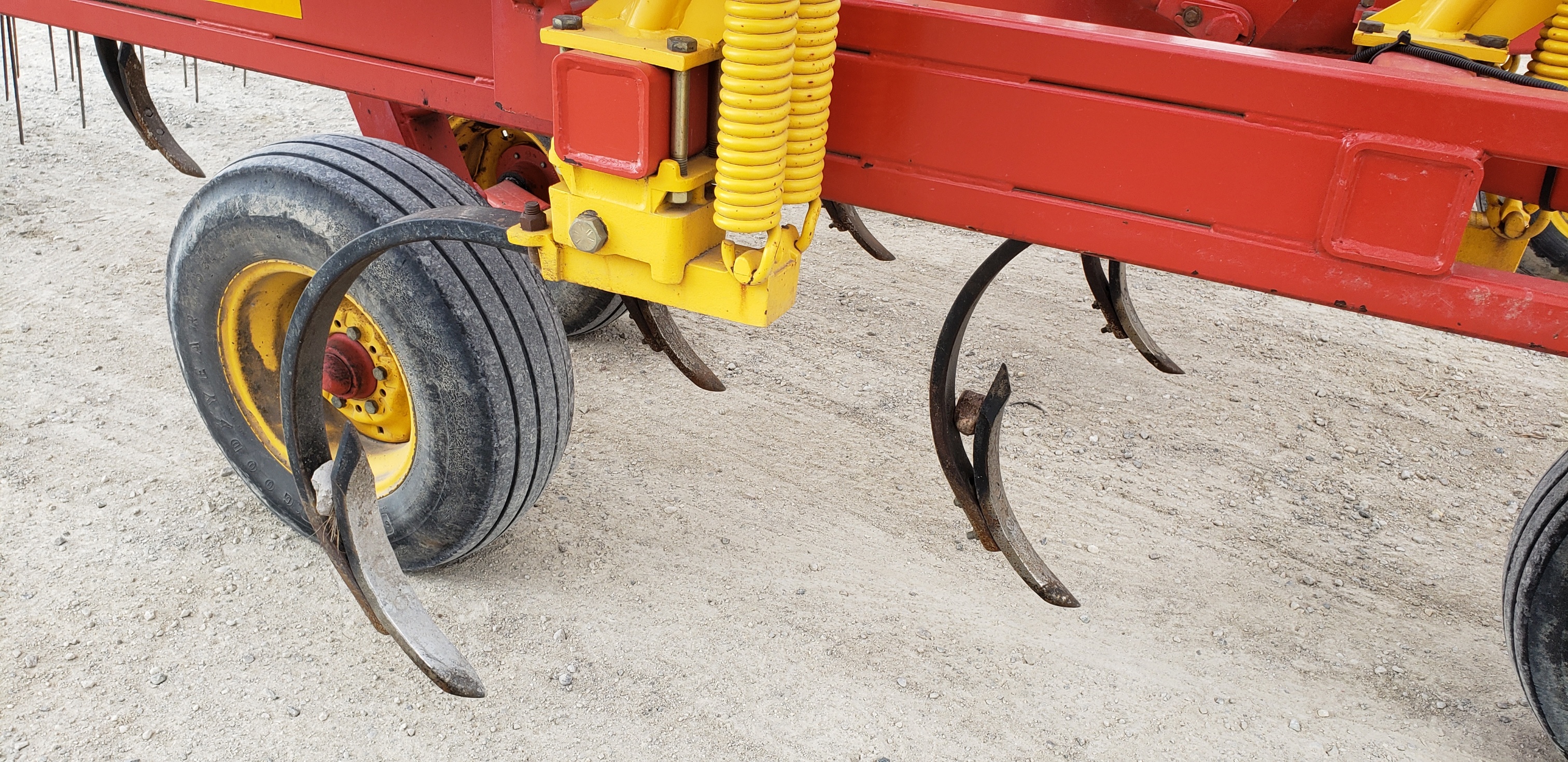 Bourgault 9400 Chisel Plow