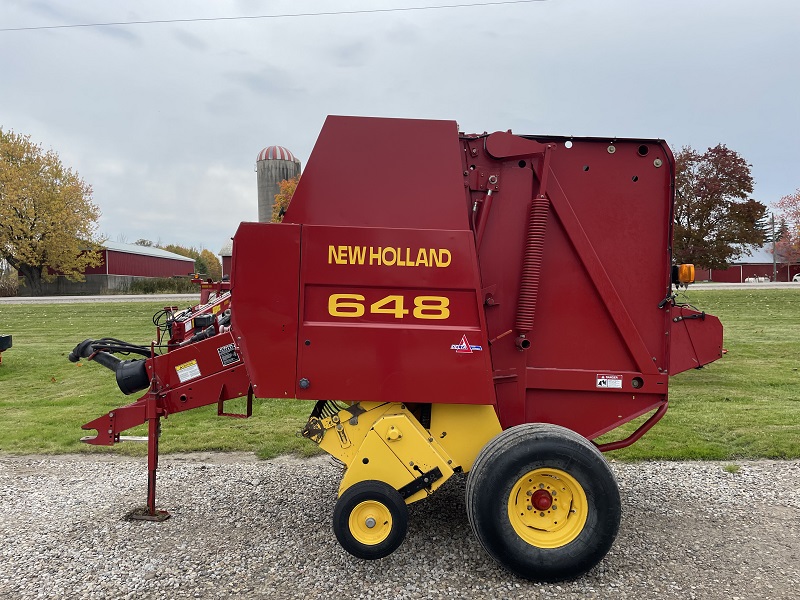 2001 New Holland 648 Baler/Round