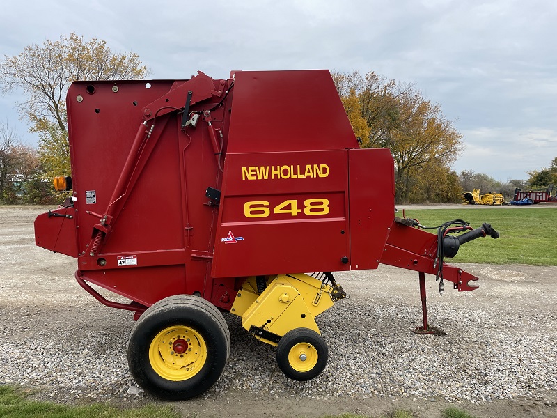 2001 New Holland 648 Baler/Round