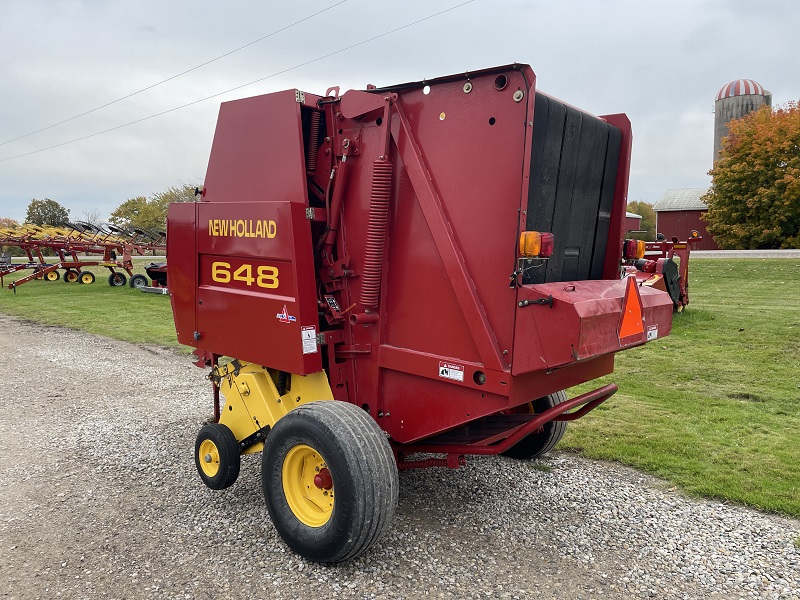 2001 New Holland 648 Baler/Round