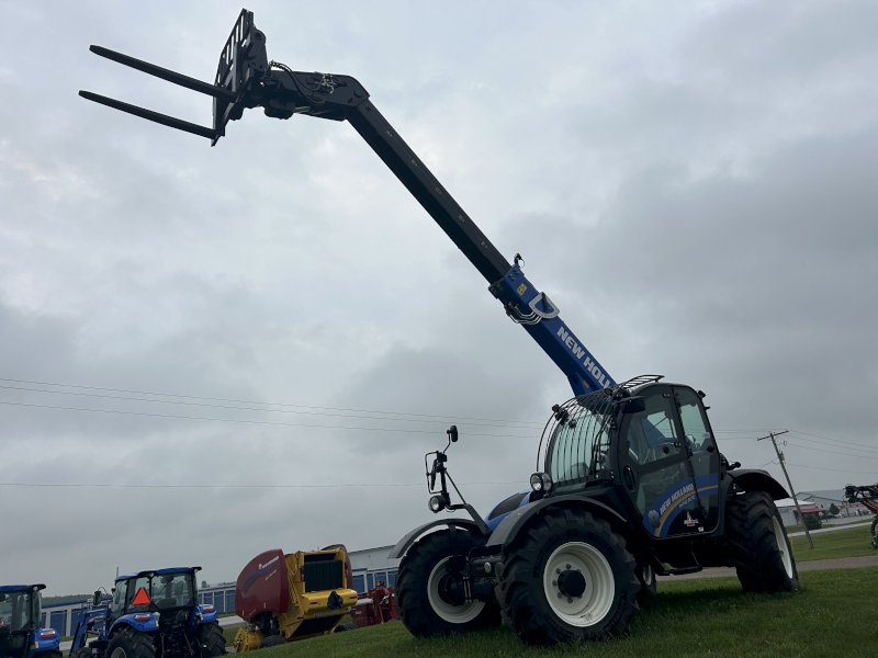 2025 New Holland TH7.42 ELITE TeleHandler