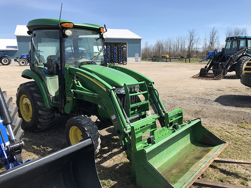 2011 John Deere 3520 Tractor Compact