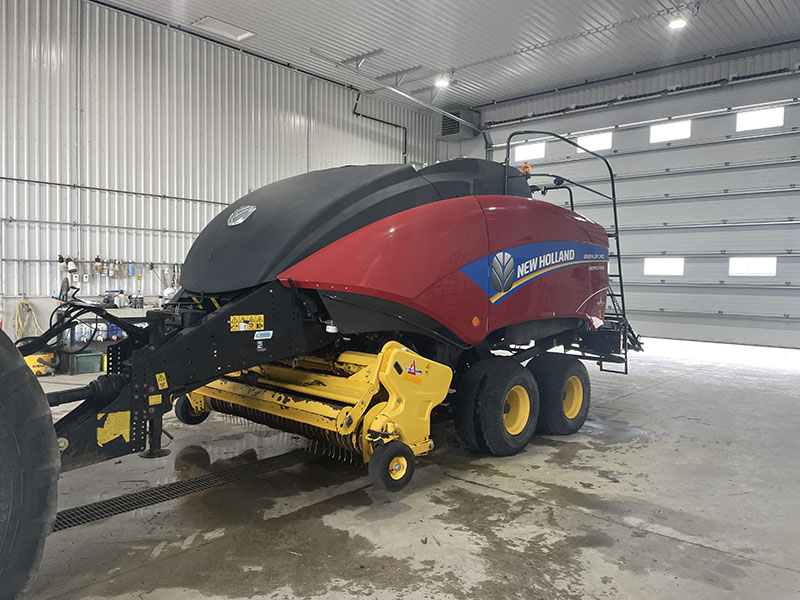 2015 New Holland BIGBALER340 Baler/Big Square