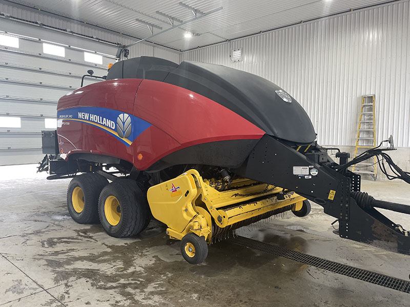 2015 New Holland BIGBALER340 Baler/Big Square