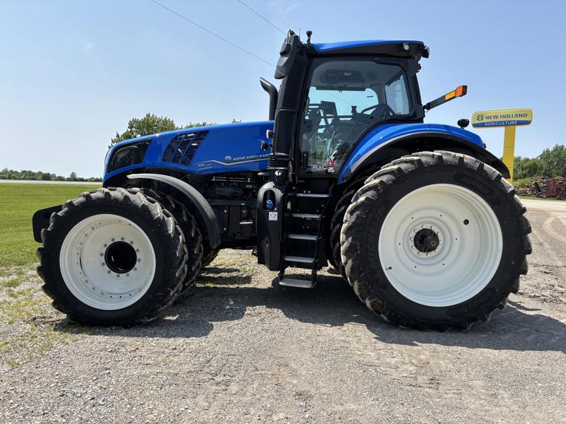 2025 New Holland T8.325  PLMI Tractor