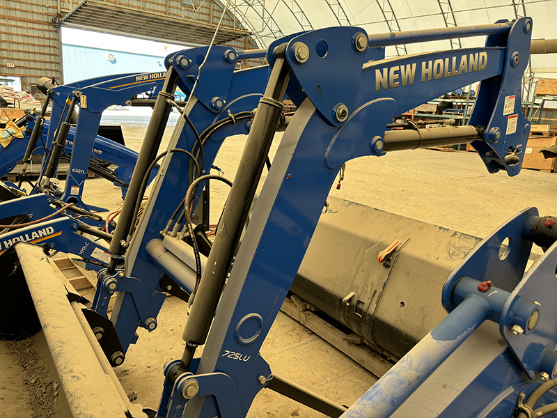 2023 New Holland 725LU Loader