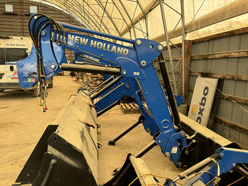 2023 New Holland 725LU Loader