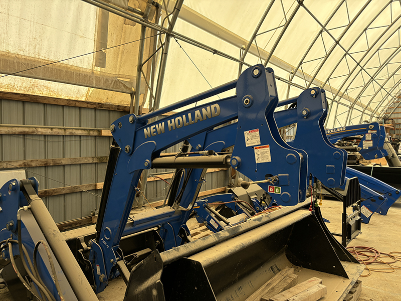 2023 New Holland 725LU Loader