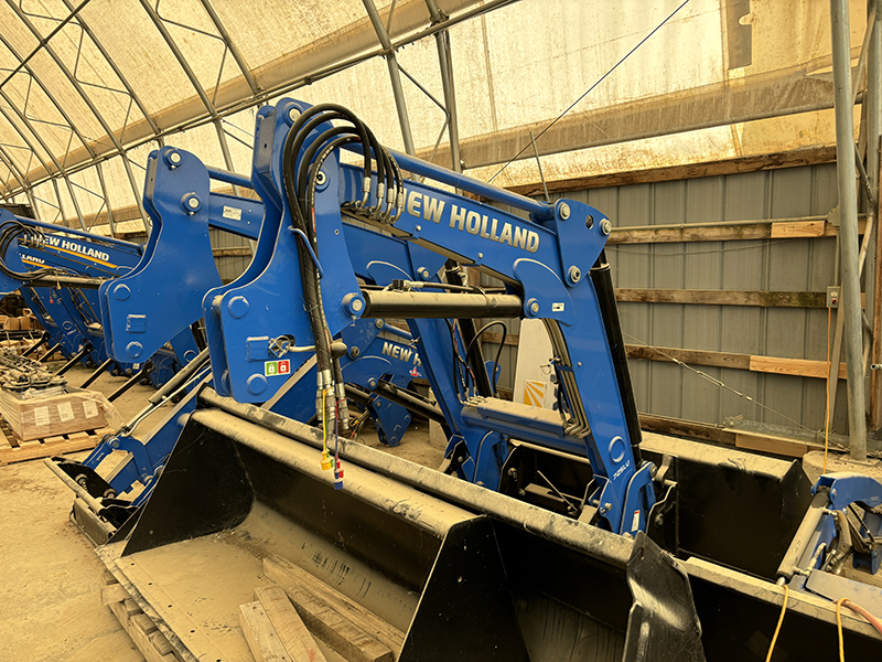 2023 New Holland 725LU Loader