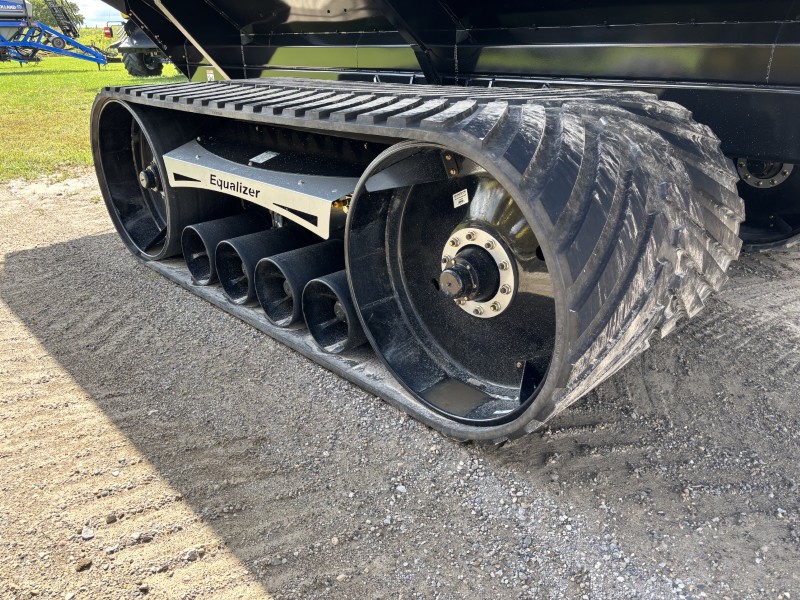 2025 Brent 2098 Grain Cart