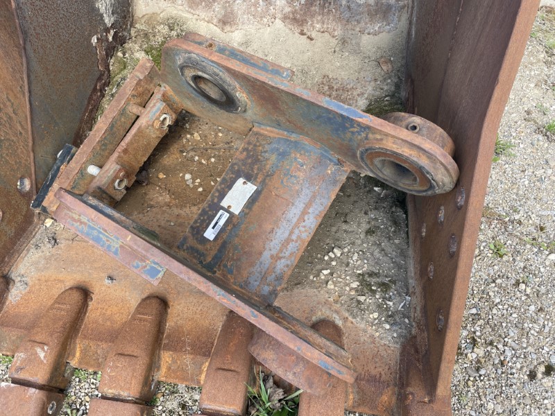2011 H&H Manufacturing WEDGE CPLR Excavator Attachment