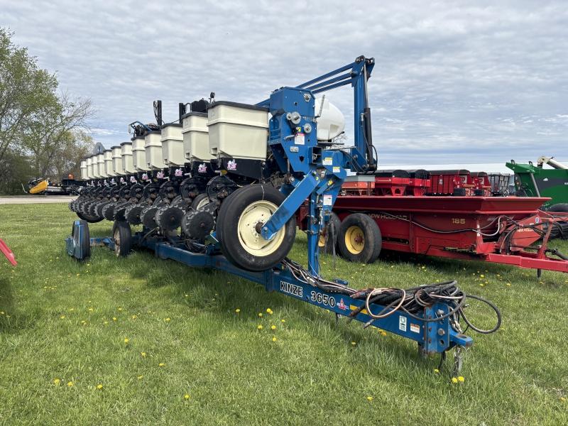 2003 Kinze 3650 Planter