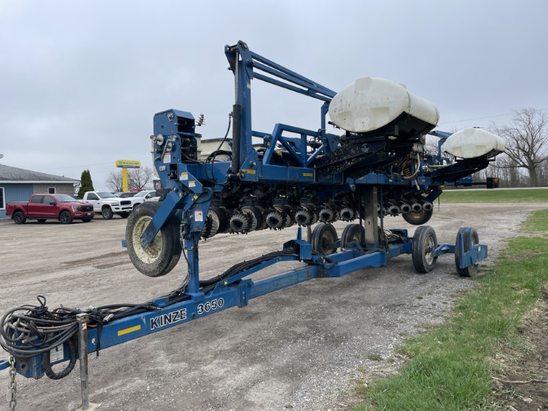 2003 Kinze 3650 Planter
