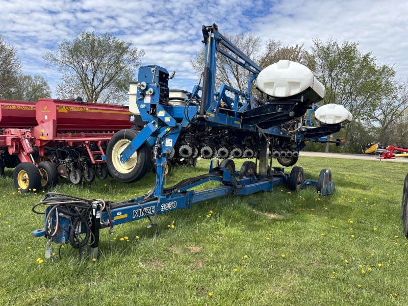 2003 Kinze 3650 Planter