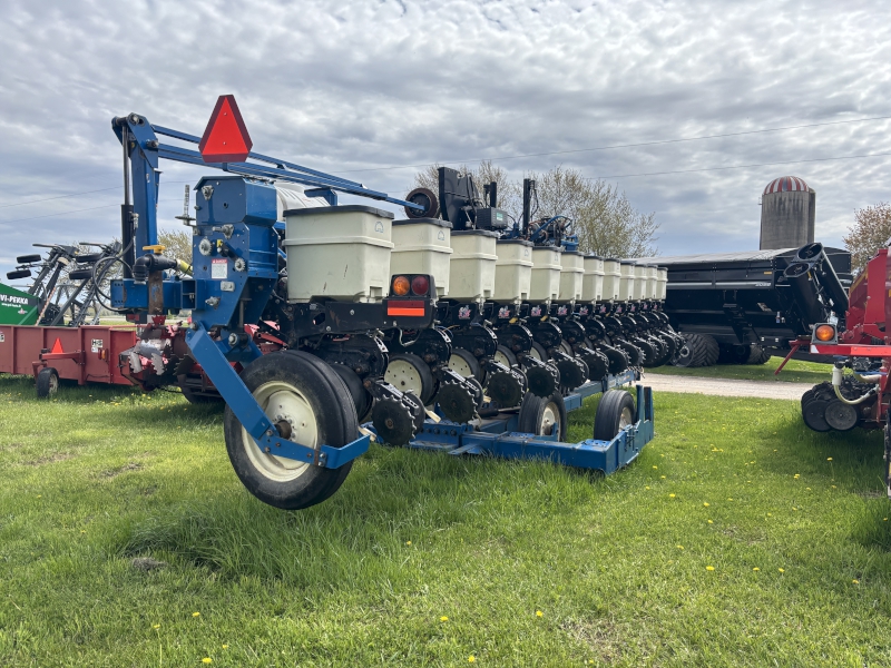 2003 Kinze 3650 Planter