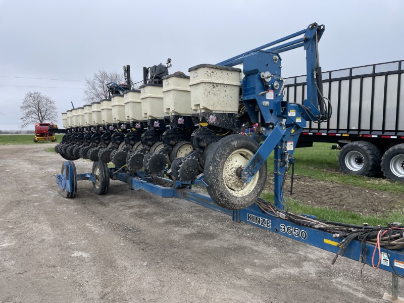 2003 Kinze 3650 Planter