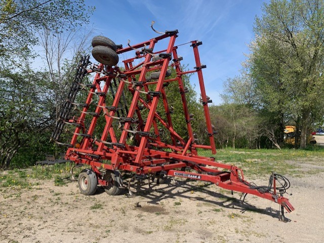 1998 Case IH 4300 Field Cultivator